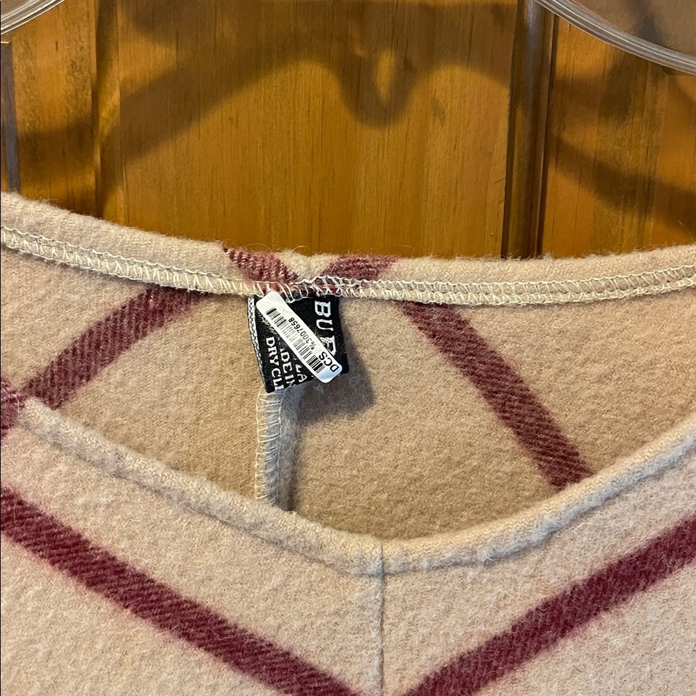 Burberry Beige and Black Checkered Poncho - Picture 2 of 4